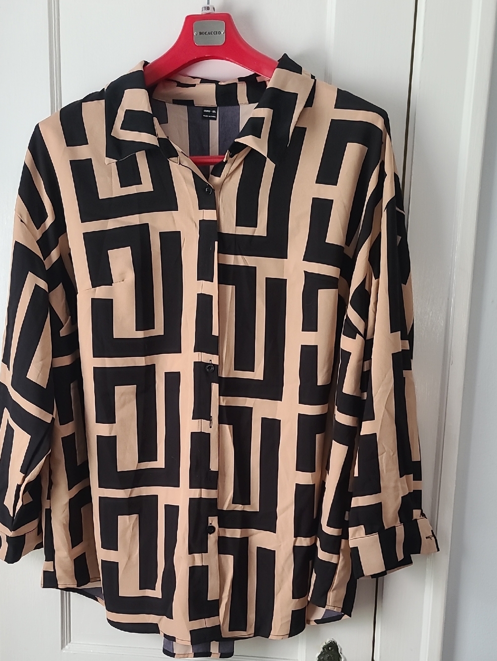 SHEIN Black & Beige Geometric Button-Up Blouse